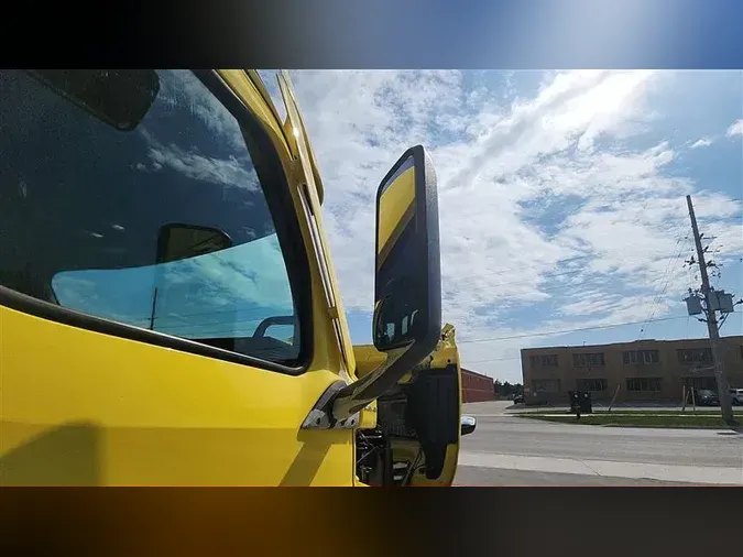 2021 FREIGHTLINER CA126