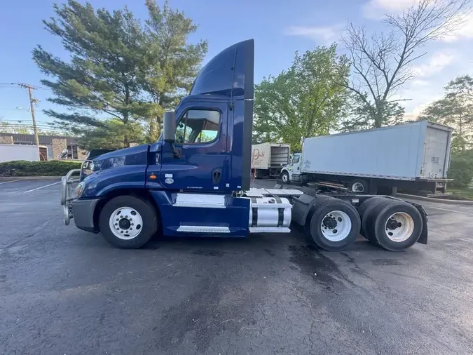 2020 FREIGHTLINER CASCADIA 125