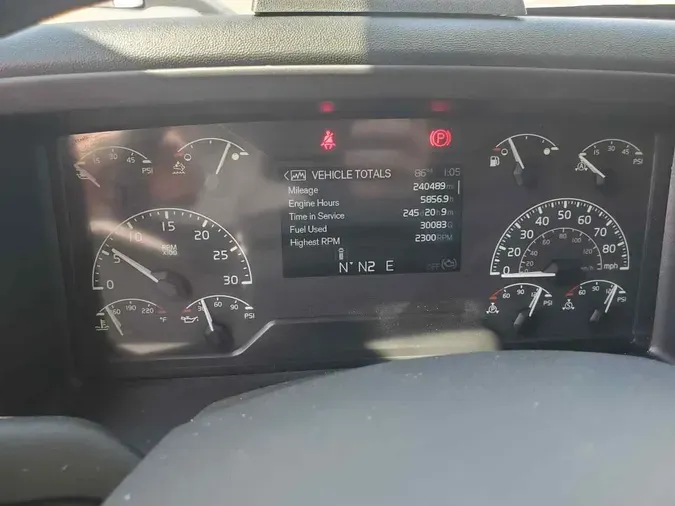 2022 VOLVO VNL64T740