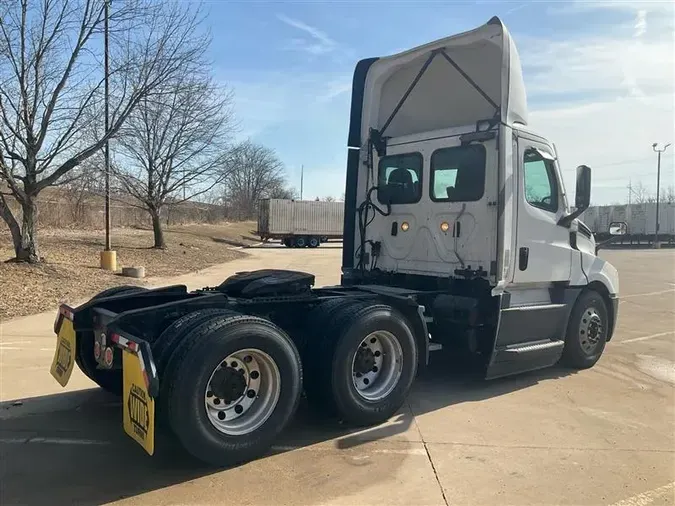 2021 FREIGHTLINER CA126