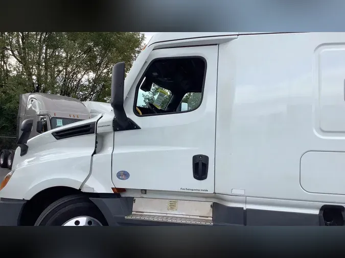 2022 Freightliner Cascadia 126