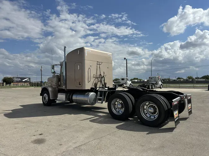 2020 Peterbilt 389
