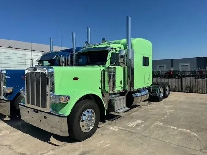 2023 Peterbilt 389