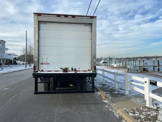 2016 FREIGHTLINER M2