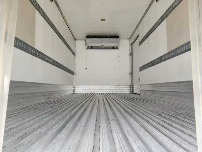 2017 FREIGHTLINER/MERCEDES M2 106