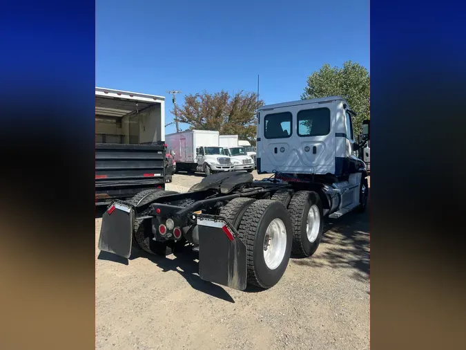 2018 FREIGHTLINER/MERCEDES CASCADIA 125