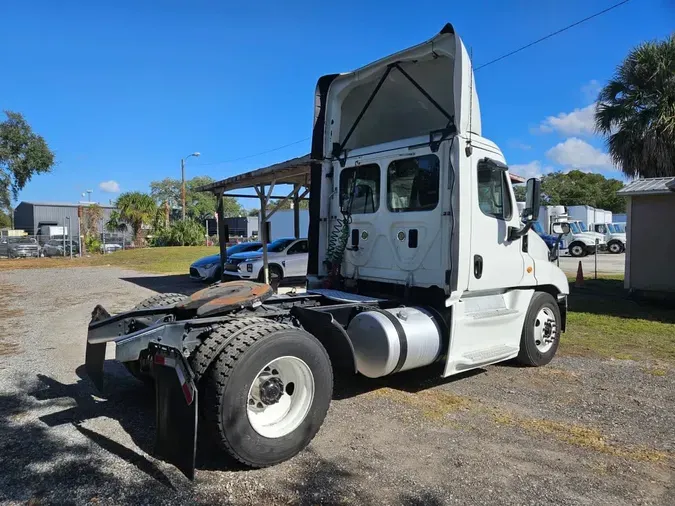 2016 FREIGHTLINER/MERCEDES CASCADIA 125