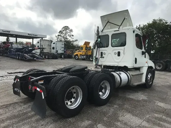 2016 Freightliner X12564ST