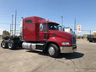 2017 MACK CXU613