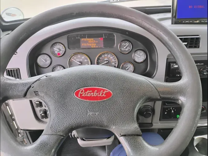 2019 Peterbilt 330