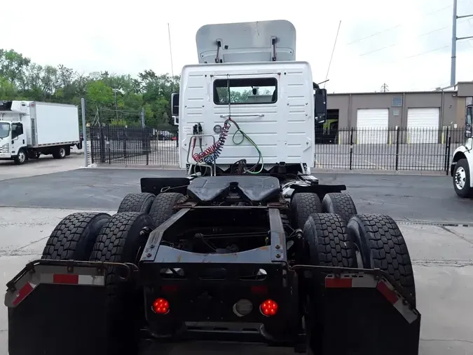 2019 VOLVO VNL64T-300