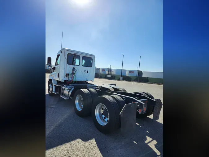 2018 FREIGHTLINER/MERCEDES CASCADIA 113