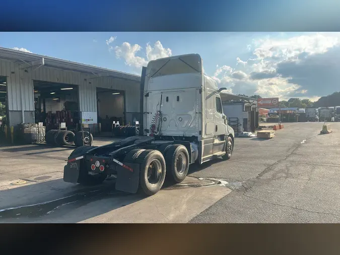 2020 Freightliner Cascadia 12677ac88aedf8032b34f9fc9d4851bc68b