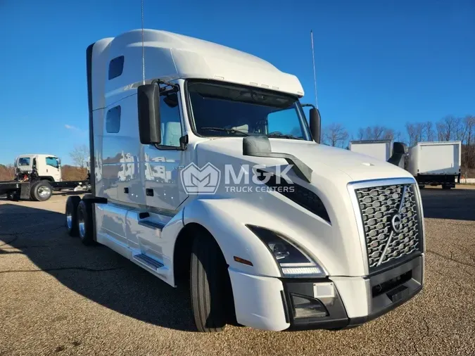 2020 VOLVO VNL64T760