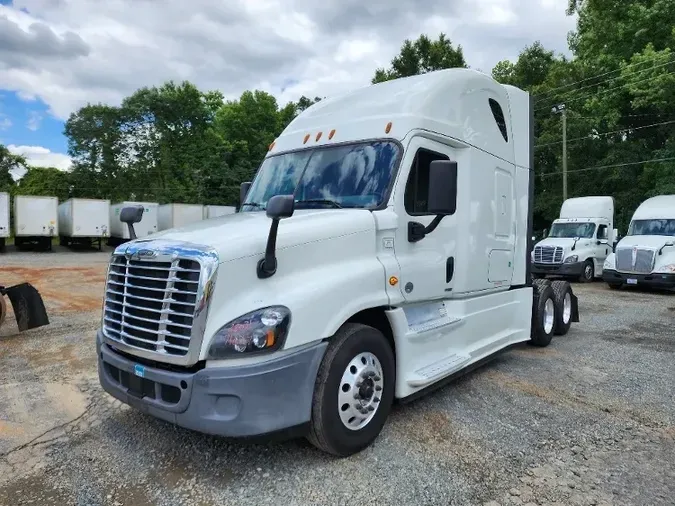 2018 Freightliner X12564ST