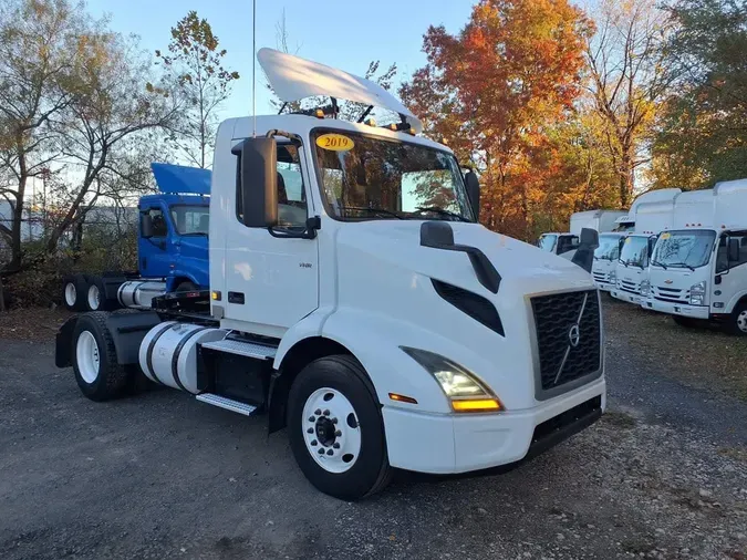 2019 VOLVO VNR42T 300
