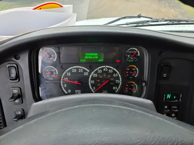 2017 FREIGHTLINER M2 106