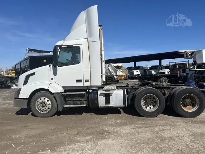 2013 VOLVO VNL64T300