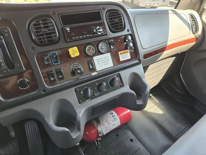 2018 Freightliner Business Class M2 106