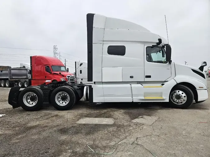 2021 VOLVO VNL64T740