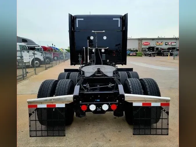 2023 Kenworth W990