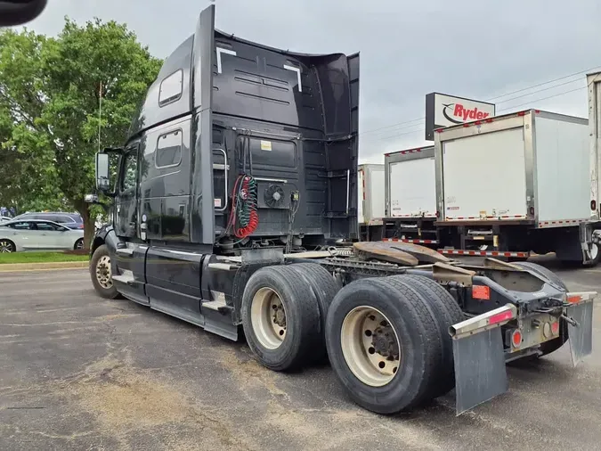2020 VOLVO VNL64T860