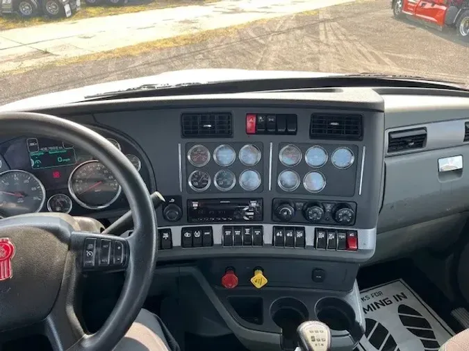 2021 Kenworth T880
