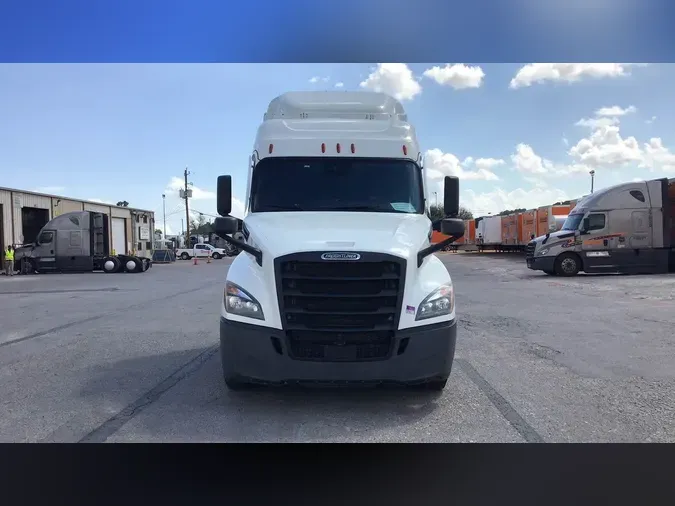 2021 Freightliner Cascadia 126