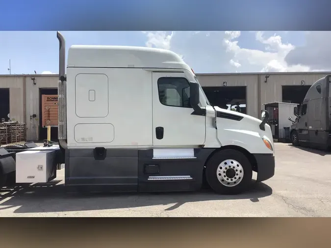 2021 Freightliner Cascadia 126