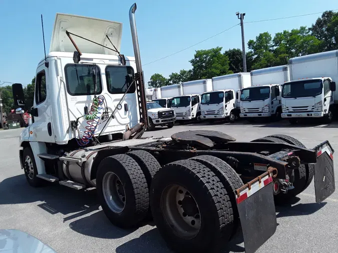 2018 FREIGHTLINER/MERCEDES CASCADIA 125