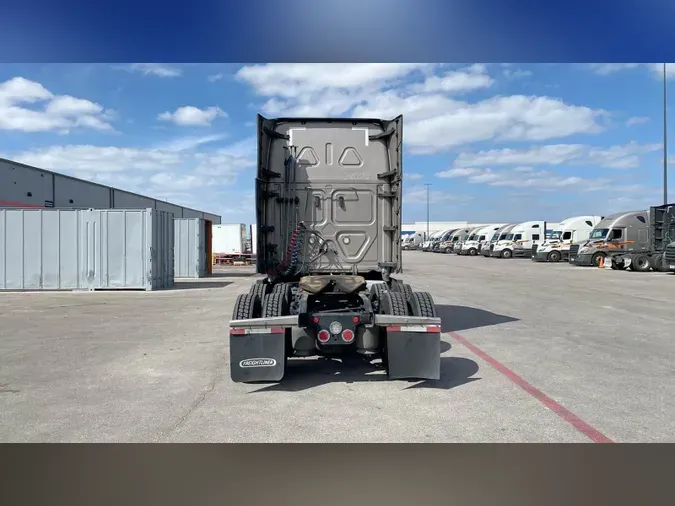 2024 Freightliner Cascadia 126