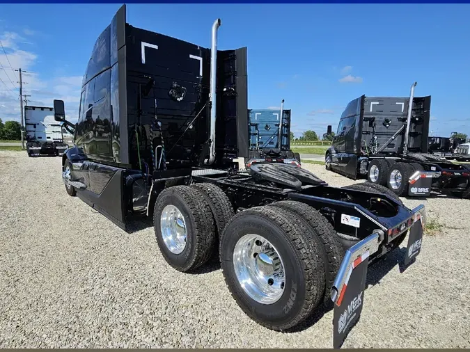 2025 VOLVO VNL64TV04