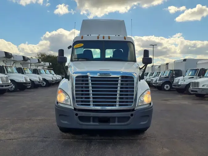 2016 FREIGHTLINER/MERCEDES CASCADIA 125