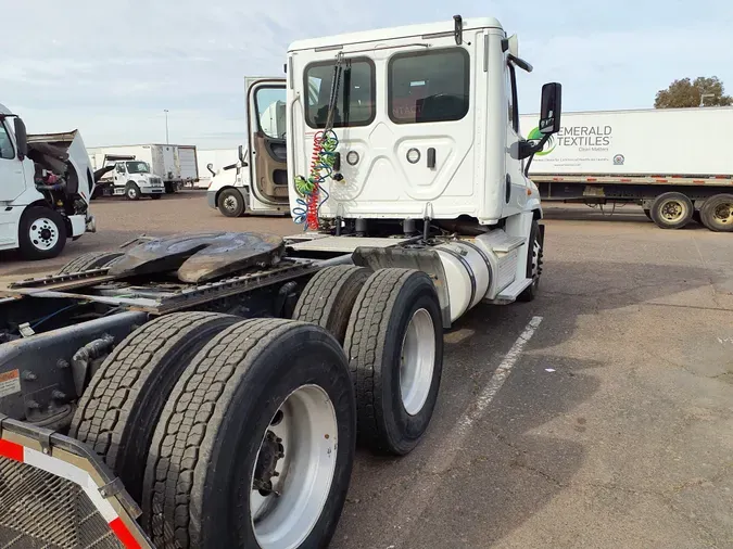 2018 FREIGHTLINER/MERCEDES CASCADIA 125