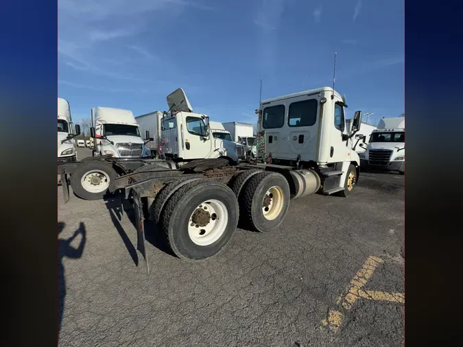 2016 FREIGHTLINER/MERCEDES CASCADIA 125