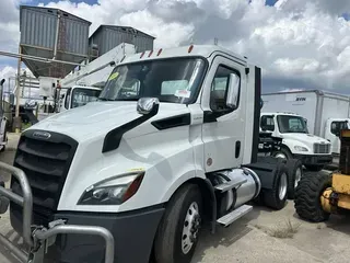 2020 FREIGHTLINER CASCADIA 126