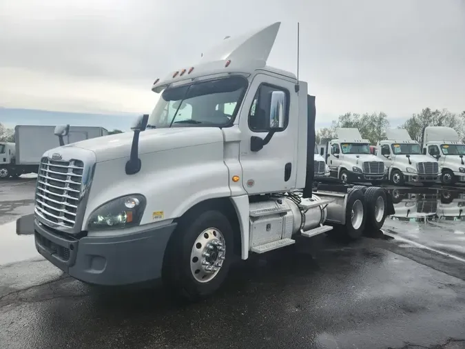 2016 FREIGHTLINER/MERCEDES CASCADIA 12577d7cb6d12818bd845731ce279191ac1