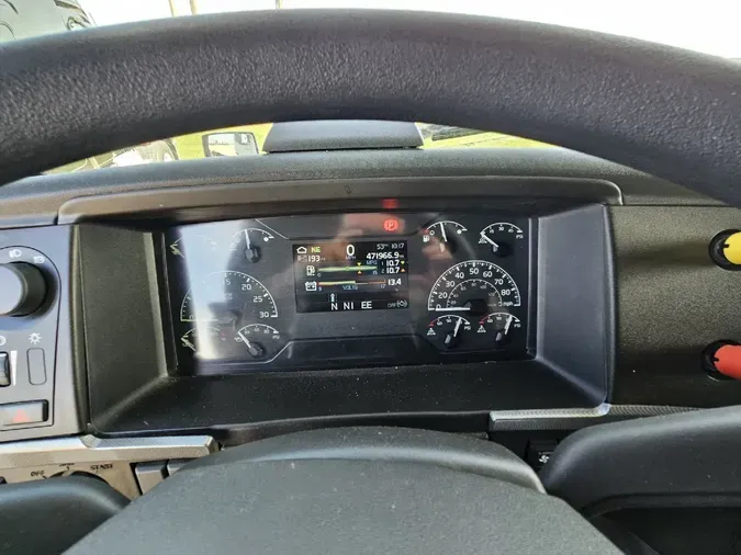 2022 VOLVO VNL64T760