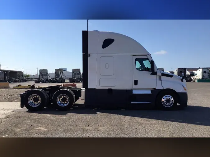 2022 Freightliner Cascadia 12677de0e0ac0a3f2a11b53dff4e9947fdb