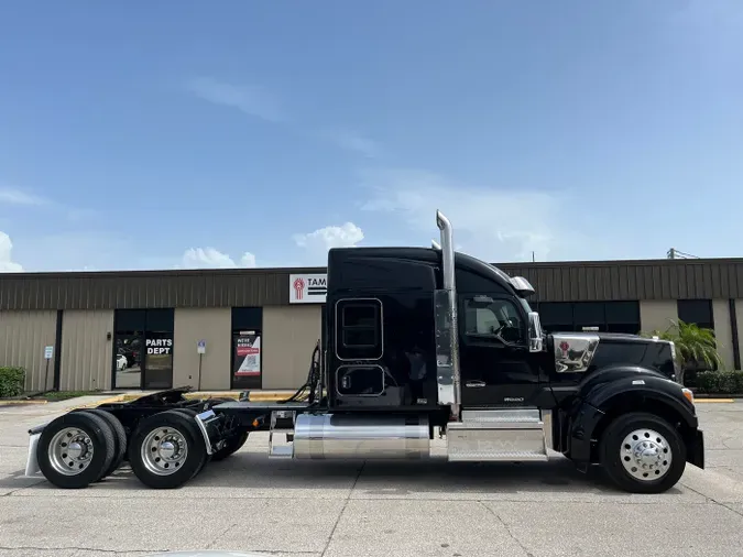 2020 Kenworth W990