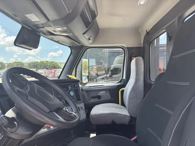 2021 Freightliner Cascadia 11677e2e71413212c99eef93f1c557ebb91