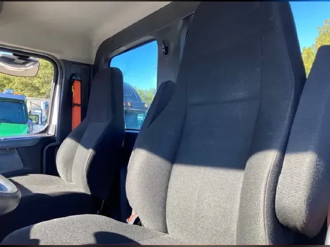 2019 FREIGHTLINER Cascadia 126
