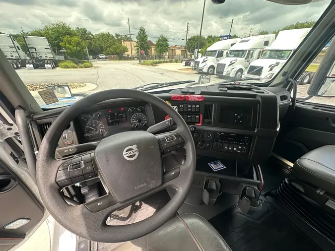 2023 Volvo VNL64T860