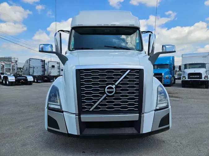 2020 VOLVO VNL64T760