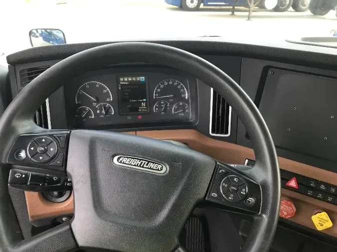 2019 Freightliner T12664ST