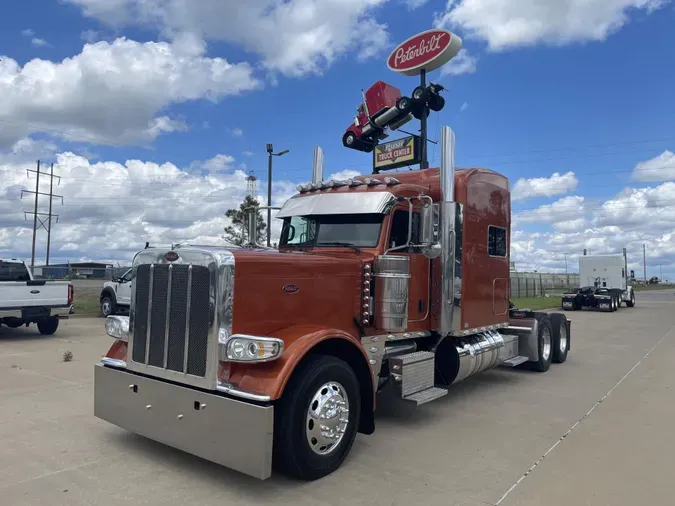 2023 Peterbilt 389