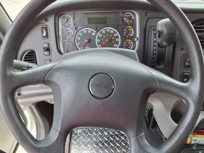 2021 FREIGHTLINER/MERCEDES M2 10677f010e0f90cb6ce88cc1e47620126e0
