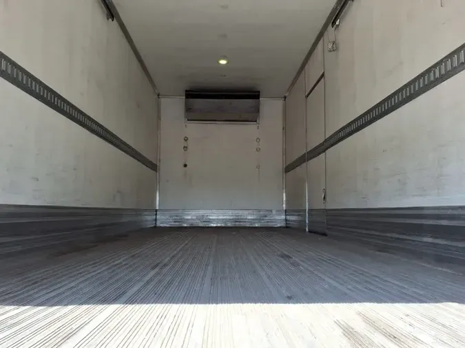 2017 FREIGHTLINER M2 106