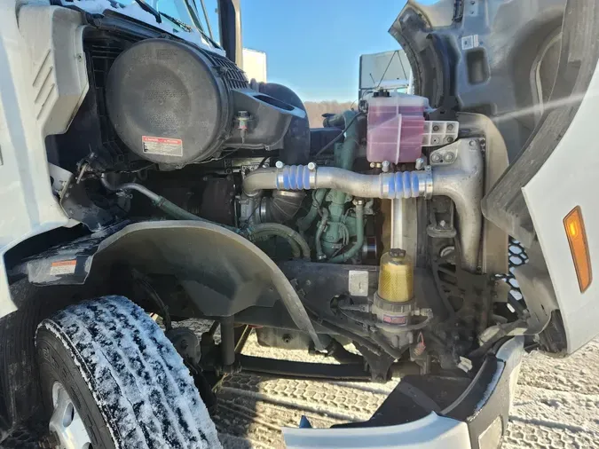 2022 VOLVO VNL64T760