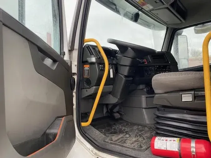 2023 Volvo VNR64T40077f2339a75d3204b1abe6dd9354e6d5a